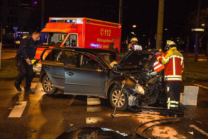Die Feuerwehr und Polizei rückte mit einem Großaufgebot an.