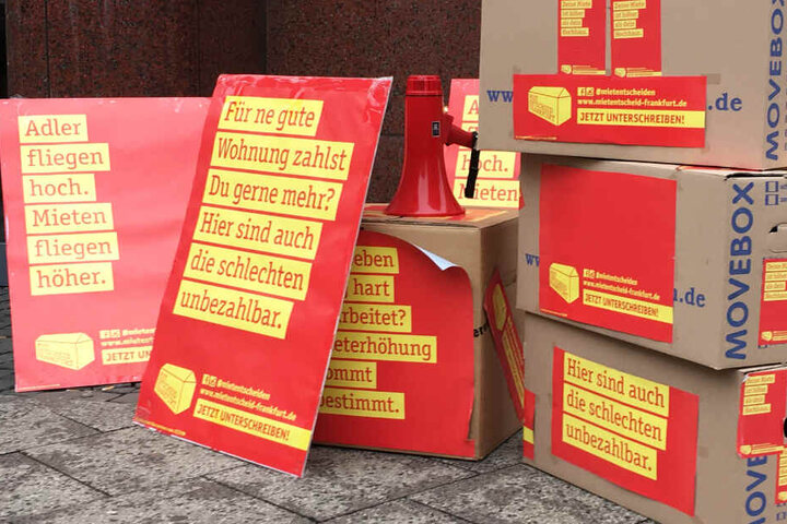 Nach eigenen Angaben hat die Initiative "Mietentscheid Frankfurt" circa 25.000 Unterschriften gesammelt.