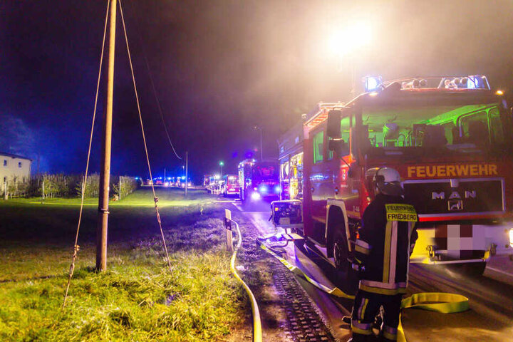 Feuerwehren aus der ganzen Wetterau waren am Mittwochabend im Einsatz.