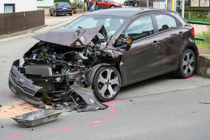 Die Kia-Fahrerin musste ins Krankenhaus gebracht werden.