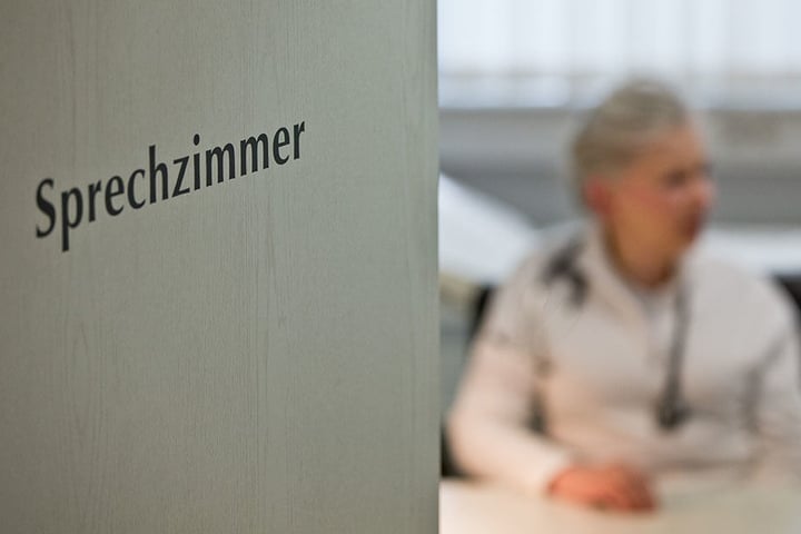 Man kann sich glücklich schätzen, wenn man in Berlin einen Termin beim Arzt bekommt. (Symbolbild)