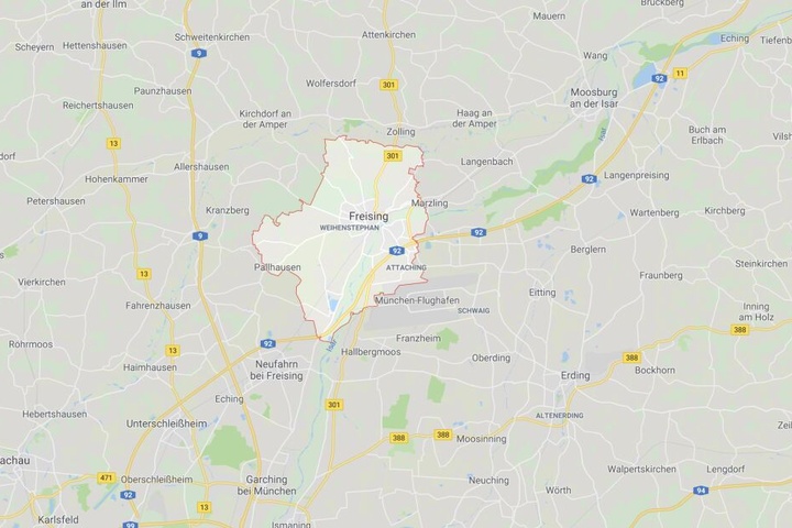 Auf der Autobahn 92 bei Freising ist es in Bayern zu einem schweren Unfall gekommen.