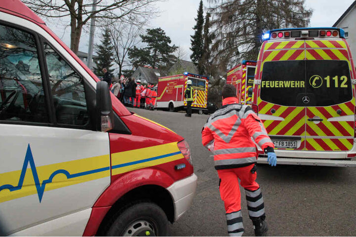 Die Feuerwehr rückte mit einem Großaufgebot an, um die Verletzten zu versorgen.