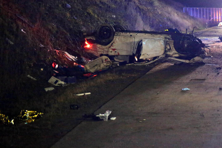 Der BMW wurde komplett zerstört.