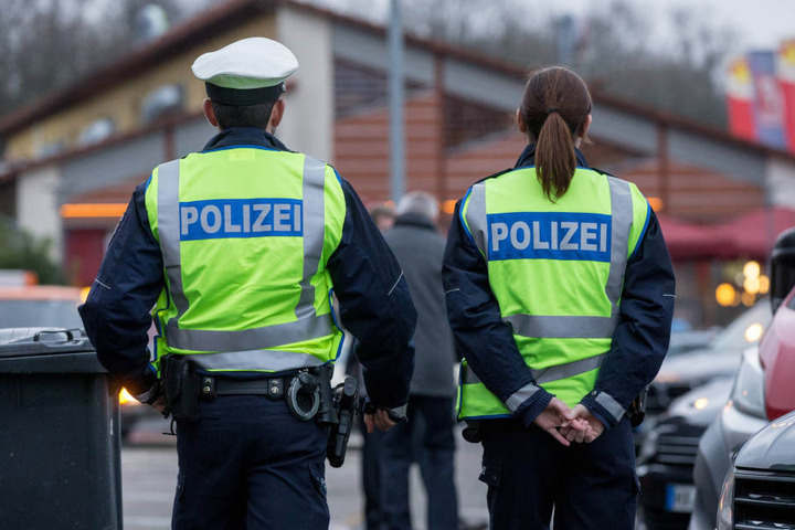 Der Streit zwischen den Polizisten begann vor vier Jahren, als der 47-Jährige erfuhr, dass der Kollege ihm die Lebensgefährtin ausgespannt hatte.