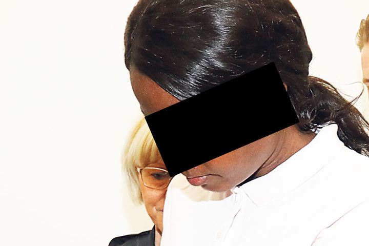 In Chemnitz ist die zierliche Mutter als Mörderin angeklagt.