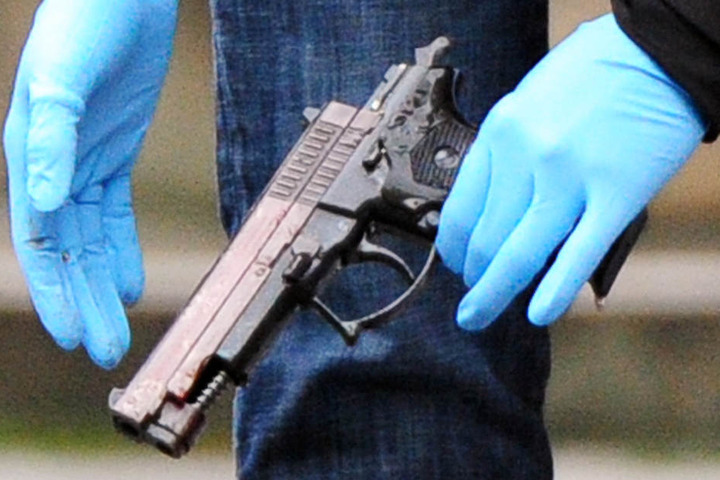 Auch Handfeuerwaffen gehörten zum Arsenal des 62-Jährigen (Symbolbild).