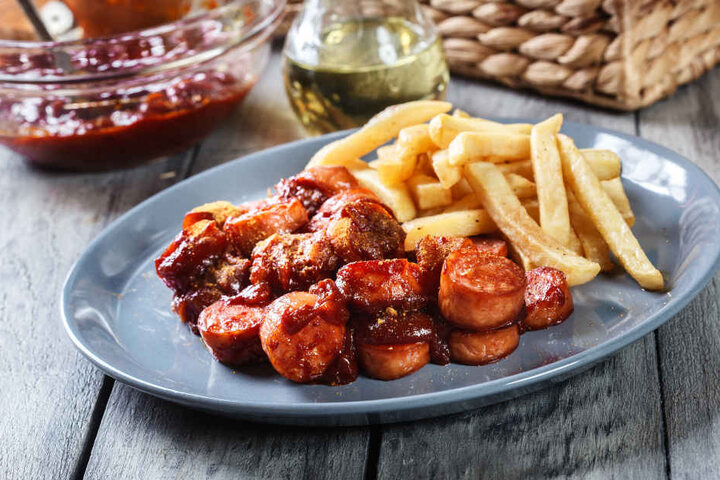 Die Currywurst ist seit 26 Jahren auf Platz eins.