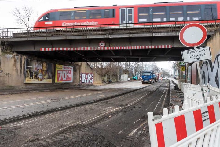 Die Eisenbahnbrücke über die Reichenbacher Straße wird einem Ersatzneubau weichen. Die Deutsche Bahn hat mit den Planungen begonnen.
