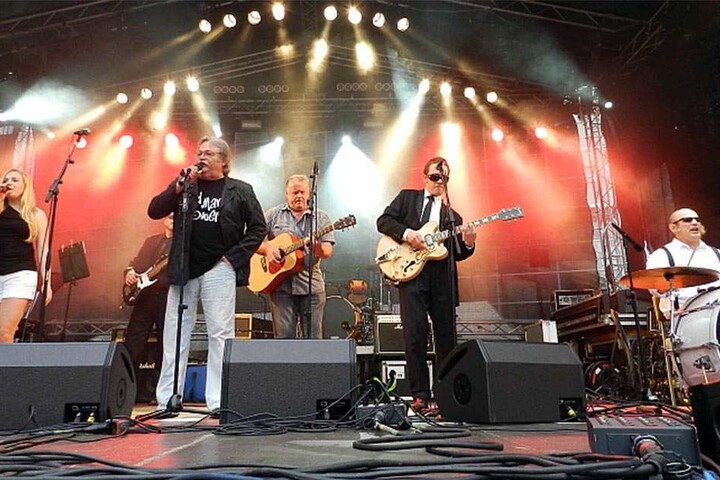 2011 auf dem Neumarkt: Zusammen mit Tschernig stand Bodo Martin (50,
Schlagzeug) auf der Bühne.