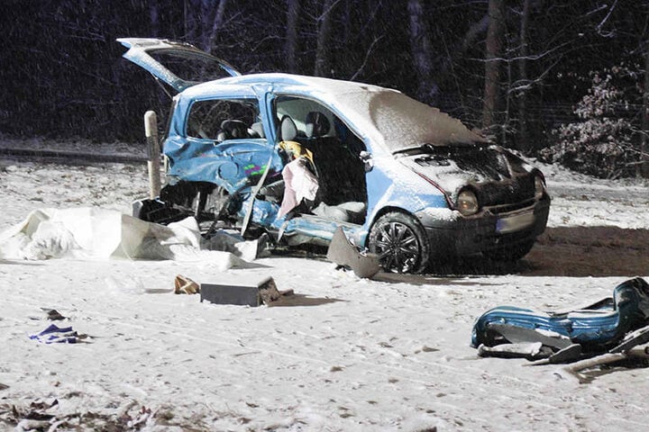 Der Beifahrer im Renault hatte bei dem Unfall keine Chance.