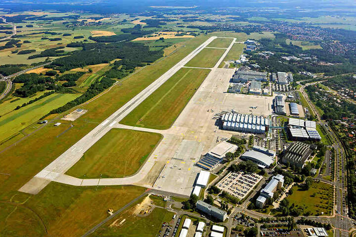 Dresdens Flughafen von oben. Derzeit werden 42 Ziele in 18 Ländern angeflogen.