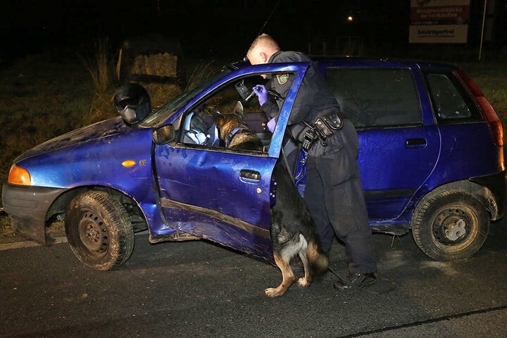 Die Polizei ermittelt jetzt, warum der Fiatfahrer vor der Polizeikontrolle flüchtete.