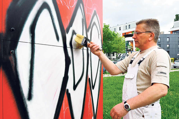 Malermeister
Karsten Krause
musste schon
unter anderem
am Schlossteich
Graffiti entfernen.