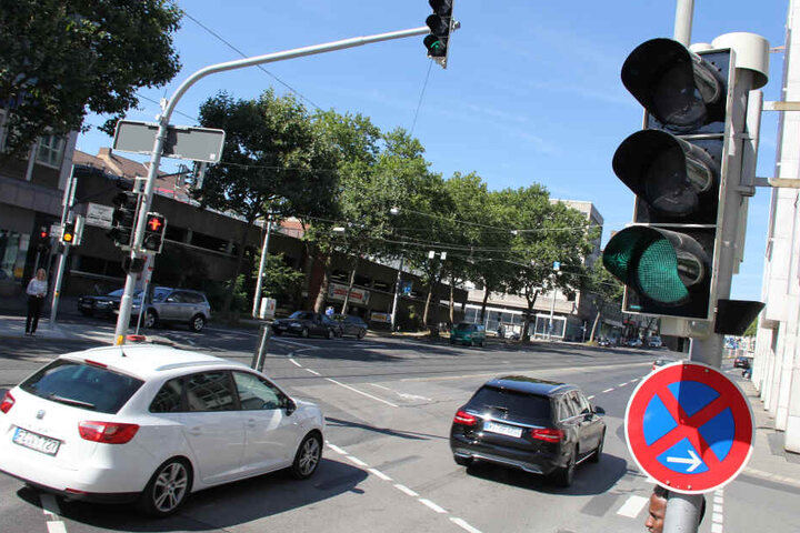 Am Tag bleibt in Kassel für Autofahrer alles wie gehabt. (Symbolbild)