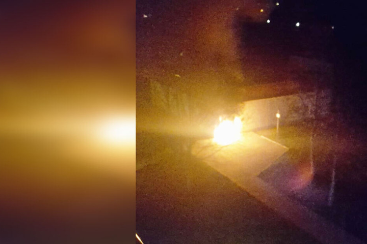 Der Brand wurde von Zeugen fotografiert.