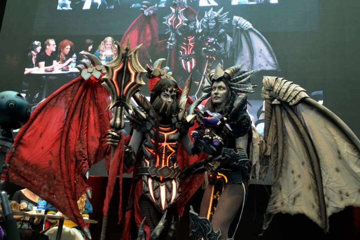 Cosplayer präsentieren ihre aufwändigen, selbstgebauten Kostüme. (Archivbild)
