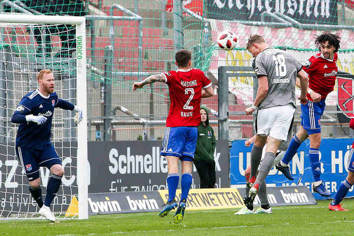 Auf die Tore von Lion Lauberbach (2.v.r.) wird Zwickau künftig verzichten müssen. Er steht bei Holstein Kiel auf dem Zettel.