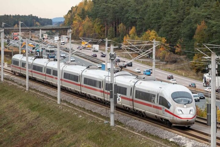Der ICE befand sich auf dem Weg von München nach Erfurt. (Symbolbild)