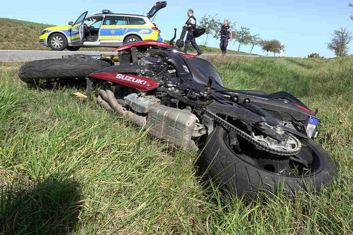 Der Motorradfahrer wurde so schwer verletzt, dass er noch an der Unfallstelle verstarb.