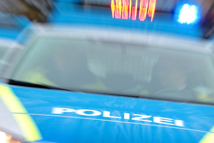 Die Polizei ermittelt und sucht Zeugen (Symbolbild).