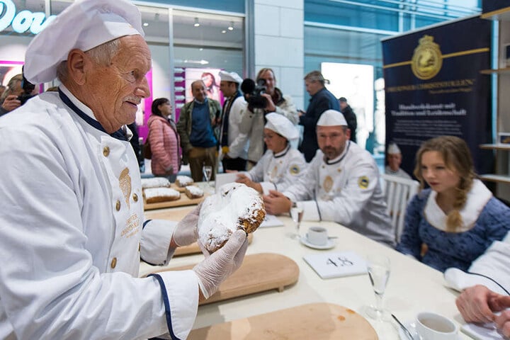 Bäckermeister Siegfried Heller präsentierte der Jury am gestrigen Freitag Dutzende Stollen.