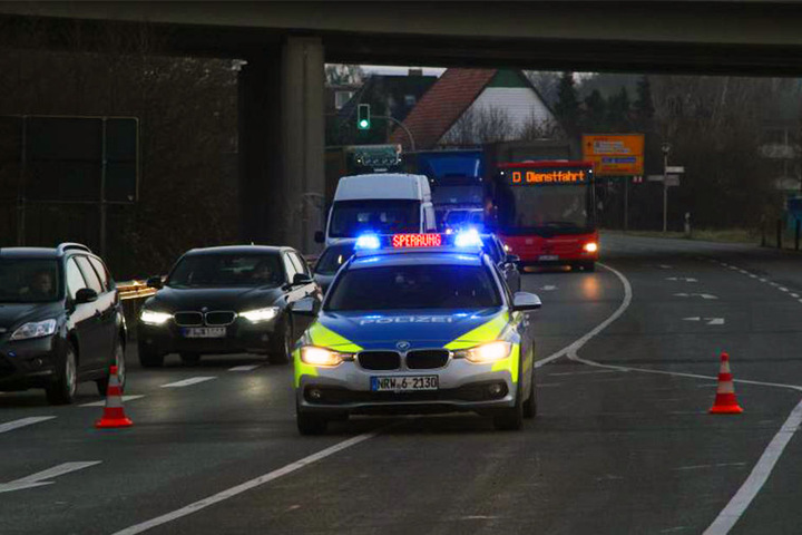 Momentan ist die Straße komplett gesperrt.