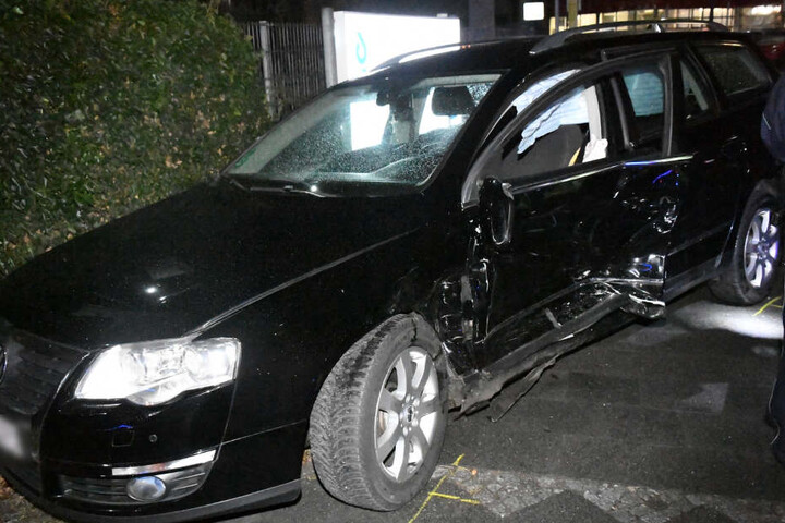 Auch der VW wurde erheblich beschädigt.