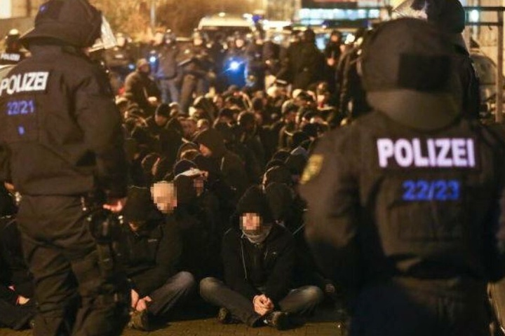 Das Strafverfahren gegen den 27-Jährigen wegen Beteiligung an den rechten Krawallen in Leipzig-Connewitz im Januar 2016 läuft weiter.