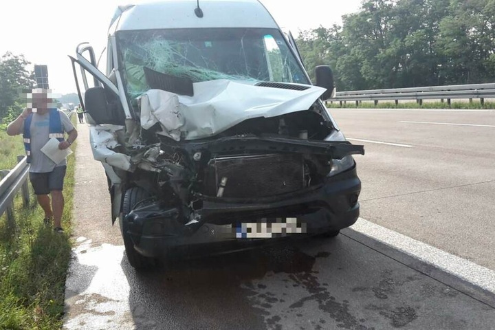Der Transporter wurde komplett eingedrückt.