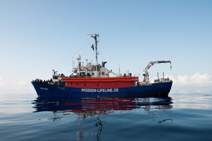 Das Schiff wurde von der Dresdner Organisation "Mission Lifeline" im Mittelmeer eingesetzt.