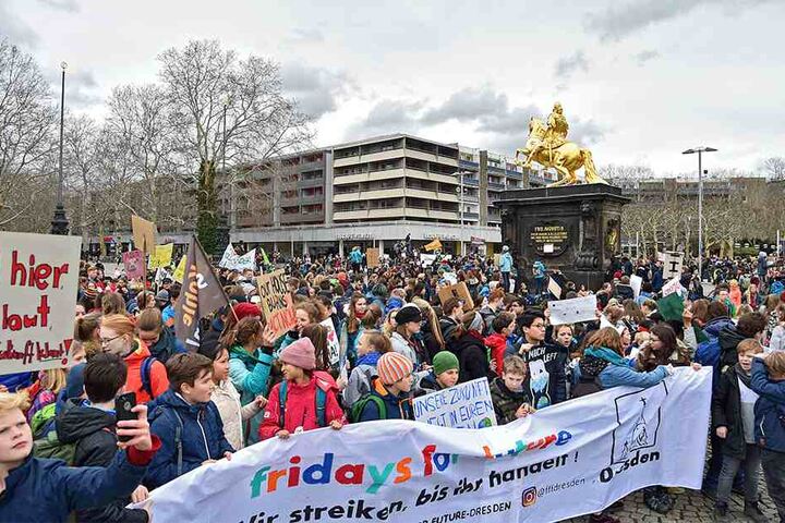 Am 15. März demonstrierten Schüler in über 100 Ländern. In Dresden zählten die Veranstalter 5000 Teilnehmer.