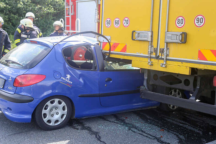 Glücklicherweise saß kein Beifahrer in dem Peugeot.