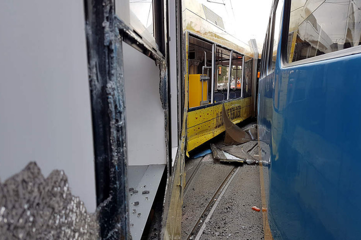 An den Bahnen entstand erheblicher Sachschaden.