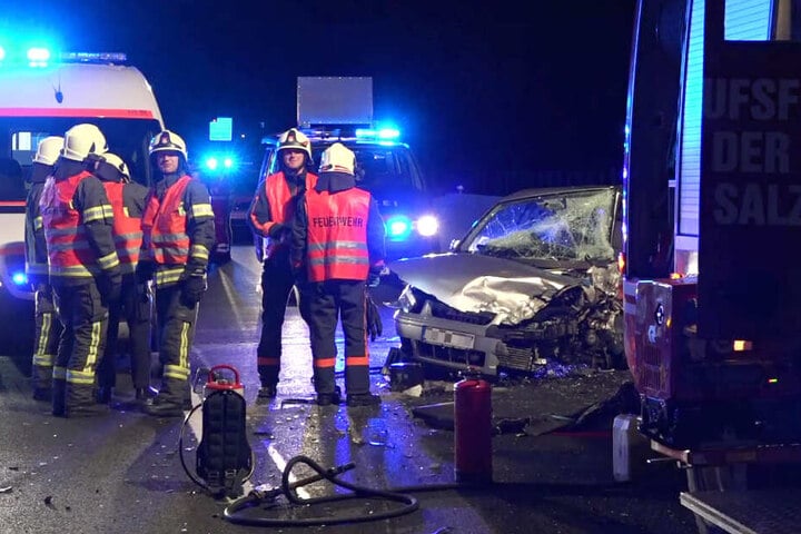 Die Rettungskräfte waren auf der Autobahn 1 mit einem Großaufgebot im Einsatz.
