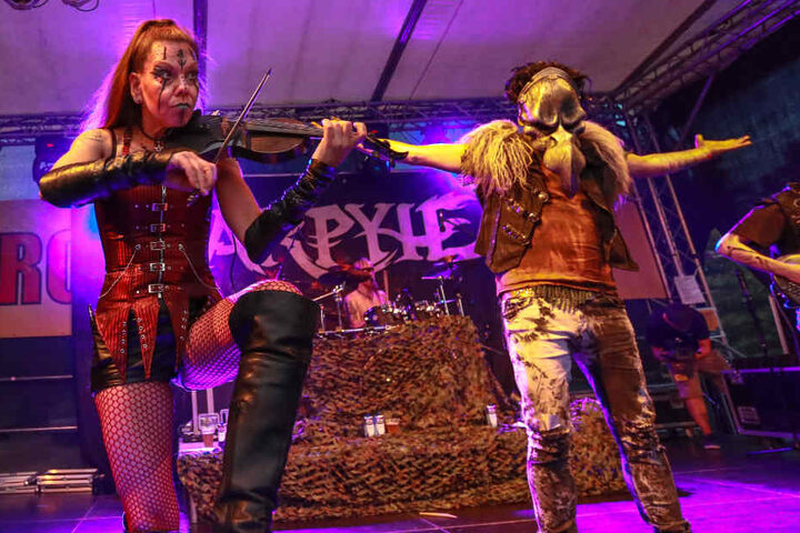 Harpyie war lokaler Headliner.