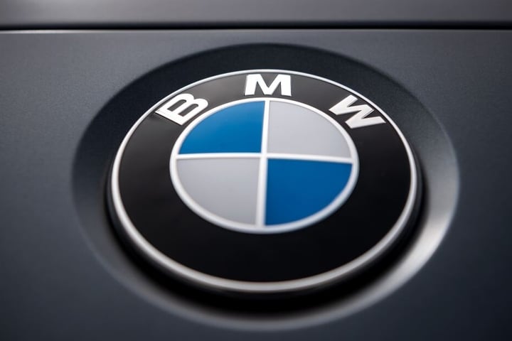 Der Münchner Autobauers BMW will die Gespräche über das Sparpaket bis zum Jahresende abschließen. (Symbolbild)