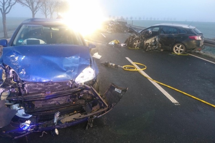 Insgesamt waren drei Autos an dem schweren Unfall beteiligt.