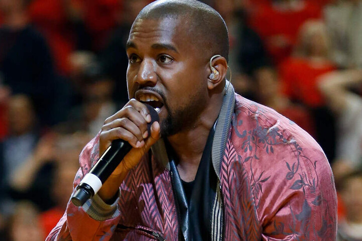 US-Rapper Kanye West bei einer Performance während eines NBA-Halbifnals.