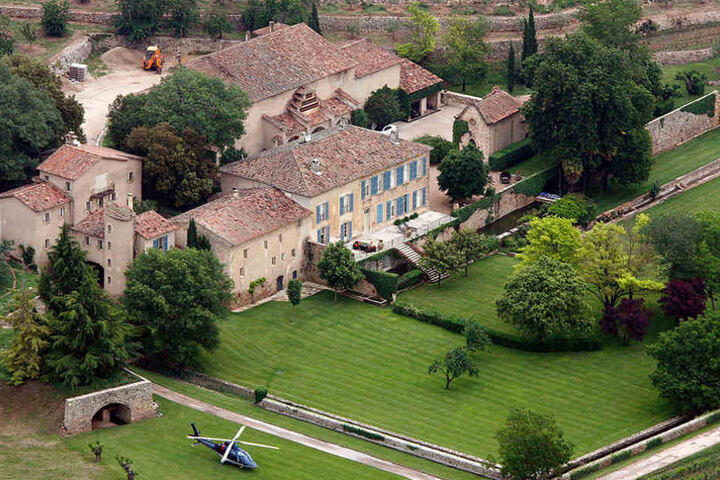 Dieses Schloss in Frankreich kauften Pitt und Jolie 2011.