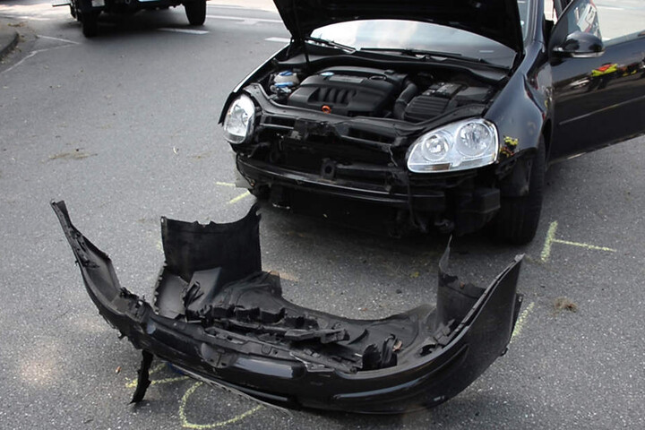 Der VW war nach dem Unfall nur noch Schrott.