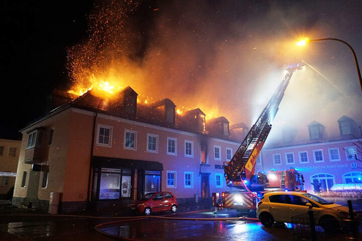 Im Februar brannte der Husarenhof lichterloh.