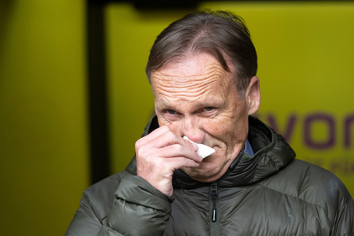 Die Dortmunder Niederlage mit der der BVB Titelambitionen verspielt, ging "Aki" Watzke sichtbar nahe. Dass er mit 59 kein Märchen als aktiver Fußballer hinlegt, wohl eher nicht.