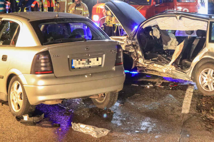 In Bayern sind auf der Staatsstraße 2210 ein VW Bora und ein Opel Astra kollidiert.