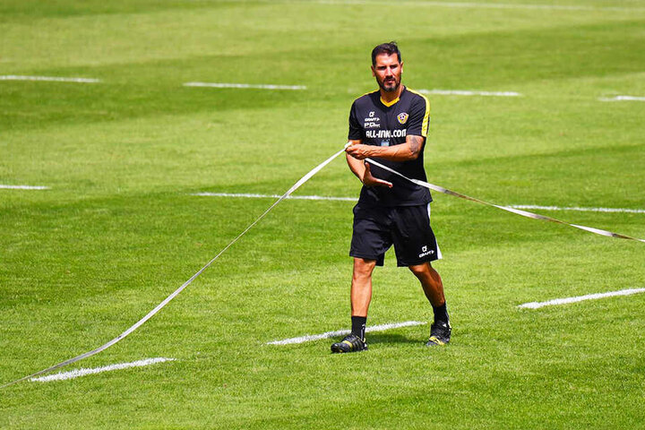 Dynamo-Coach Cristian Fiel mit millimetergenauer Arbeit.