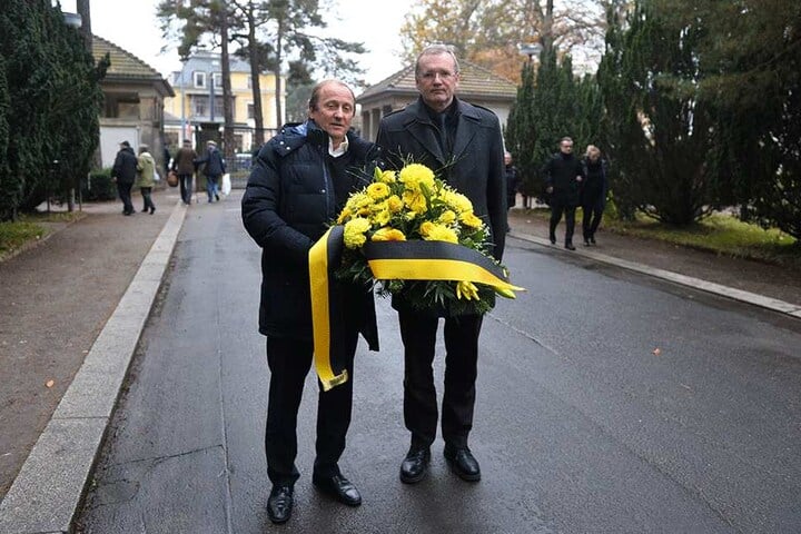 Ordnungsbürgermeister Detlef Sittel (re.) und Leichtathlet Hagen Melzer.