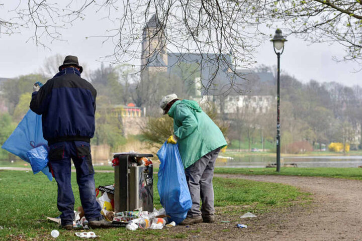 Im Laufe des Montags schickte dann auch die Stadt ihren Aufräumtrupp los.