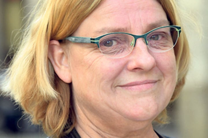 Christine
Johns (54),
Bankangestellte
aus
Dresden,
findet wählen
wichtig:
„Ich wähle
die Linken.
Ich habe
immer links gewählt. Bei denen
ist für mich die soziale Ausrichtung
klarer als bei der SPD.“
