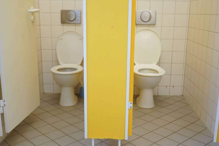 Eine verstopfte Mitarbeiter-Toilette war die Ursache des Problems. (Symbolbild)