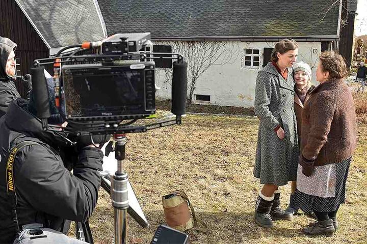 Als im Frühjahr gedreht wurde, lag noch Schnee. Da der Film in den 30-er bis 50er-Jahren spielt, durfte nichts an die Neuzeit erinnern.